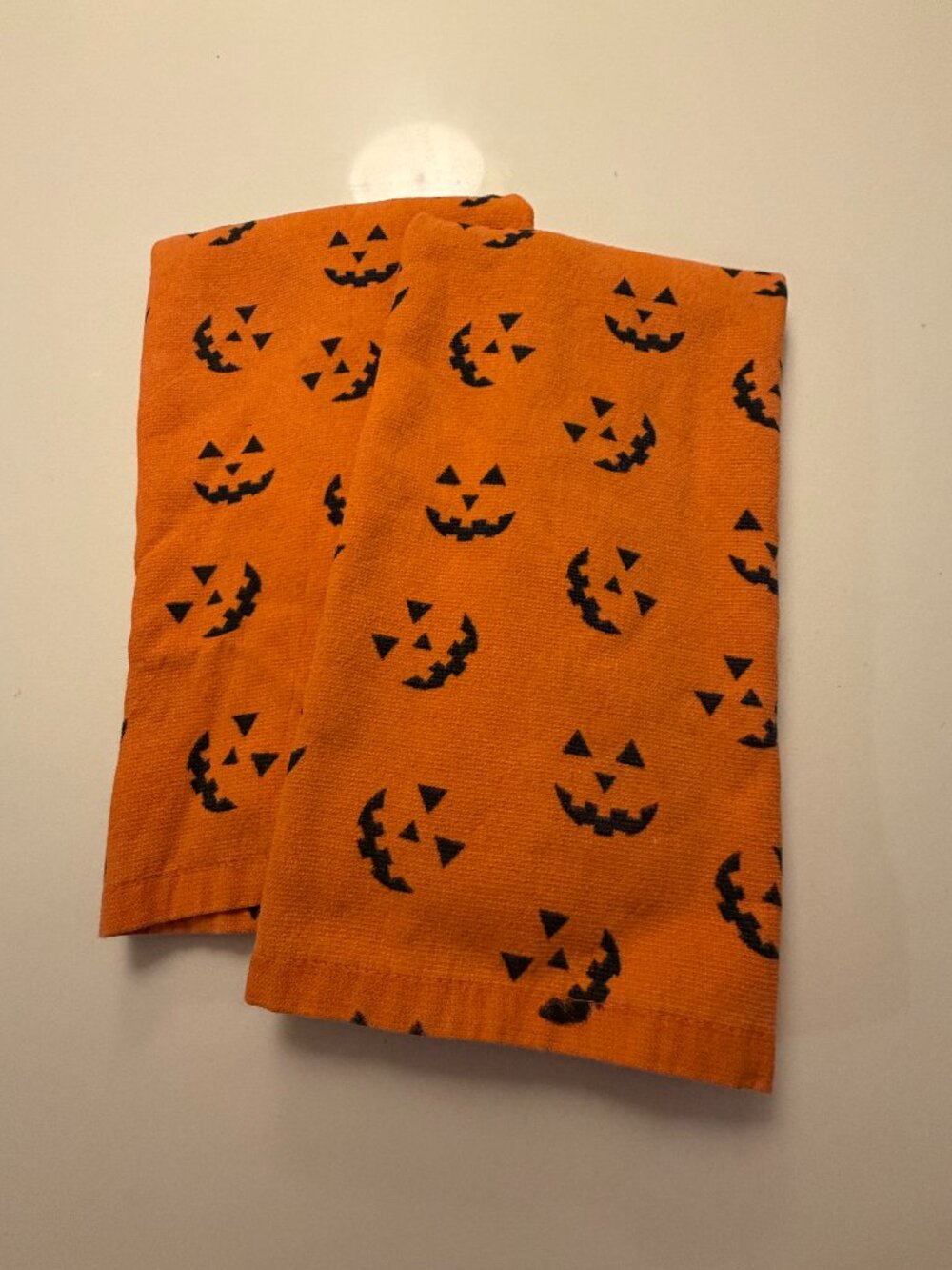 SET/2 HALLOW'S EVE HALLOWEEN ORANGE PUMPKIN FACE COTTON KITCHEN HAND TOWELS Used